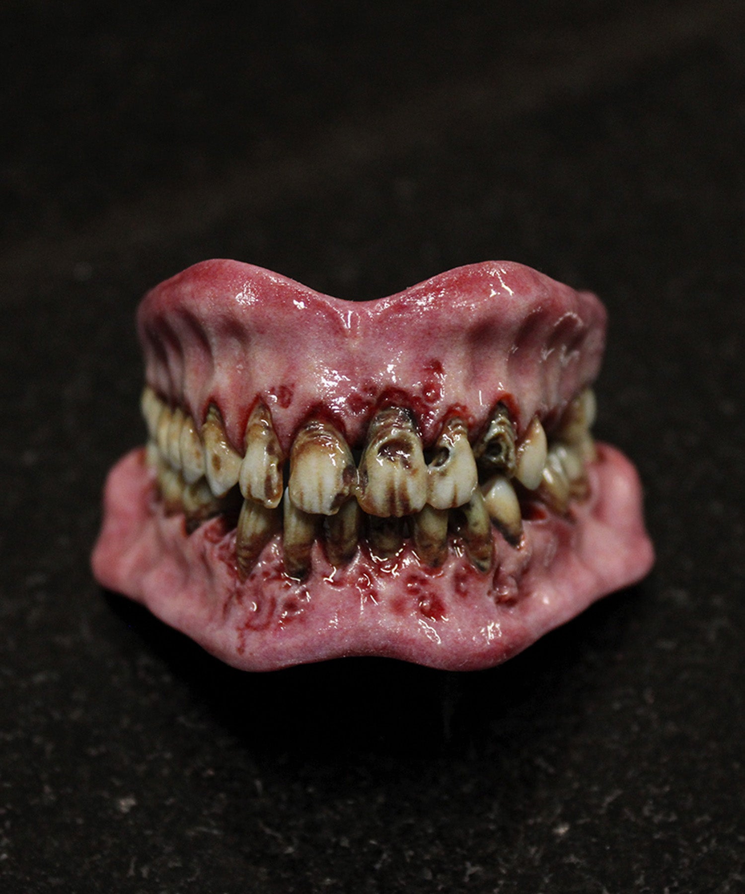 Retched Artificial Teeth Set
