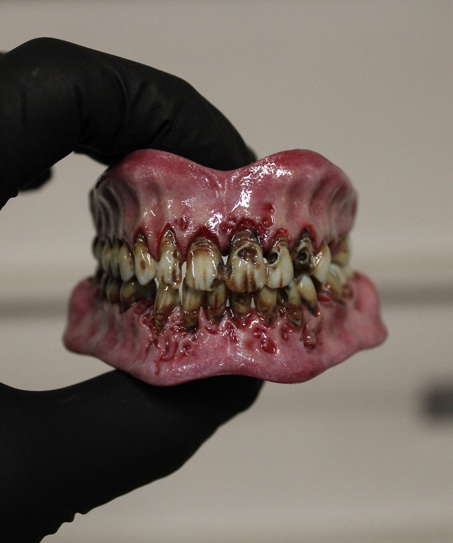 Retched Artificial Teeth Set